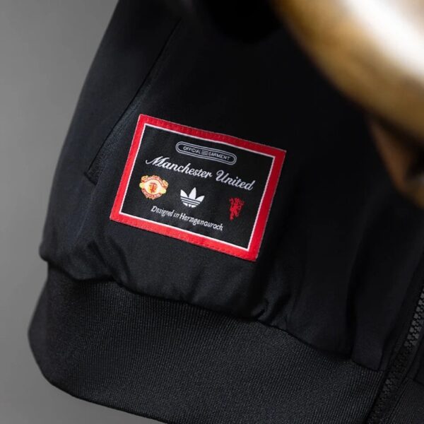 Manchester United Retro Windbreaker