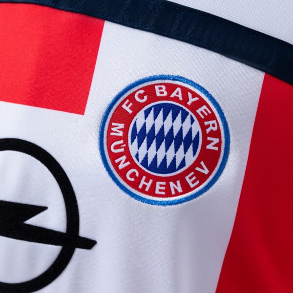 Bayern Munich 2000/01 Away Retro Jersey – Classic Edition