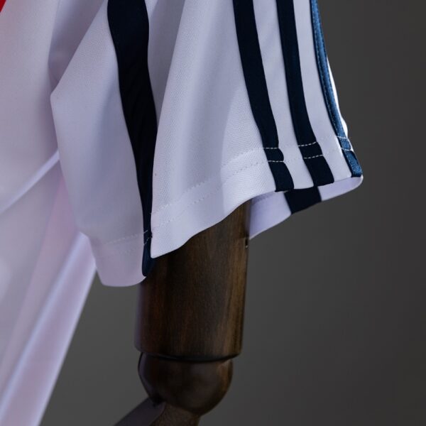 Bayern Munich 2000/01 Away Retro Jersey – Classic Edition