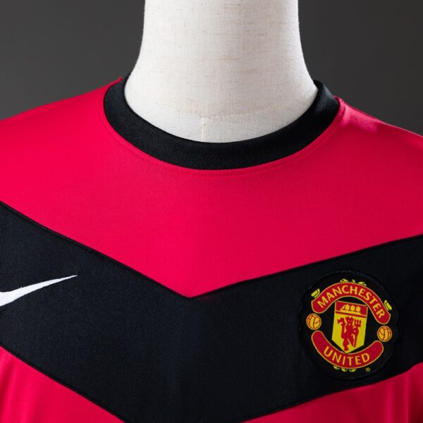 Manchester United 2010 Home Retro Jersey – Classic Red Edition