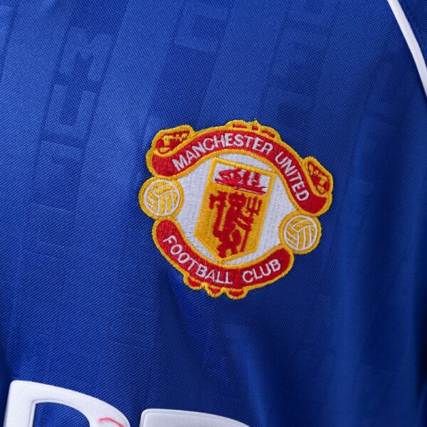 Manchester United 1988/90 Second Away Retro Jersey – Classic Blue Edition