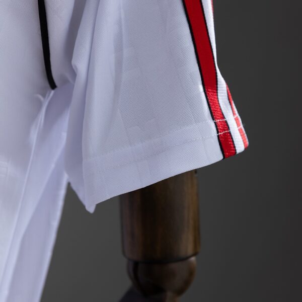 Manchester United 1988/90 Away Retro Jersey – Classic White Edition