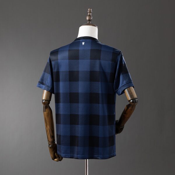 Manchester United 2013/14 Away Retro Jersey – Navy & Black Classic Edition