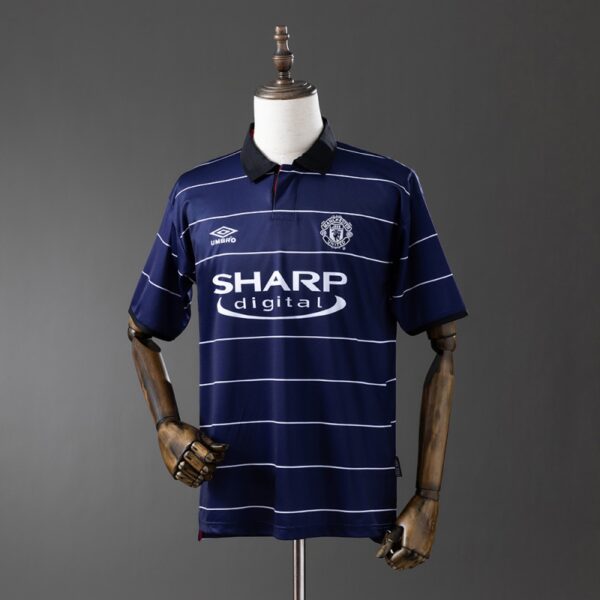 img_6341 Manchester United 1999/00 Away Retro Jersey