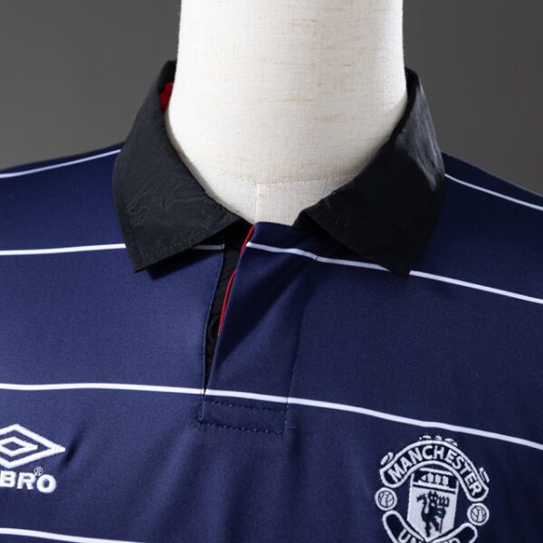 img_6343 Manchester United 1999/00 Away Retro Jersey