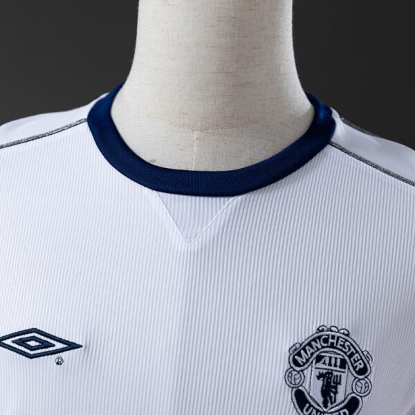 Manchester United 2000/01 Away White Retro Jersey – Classic Champions Edition