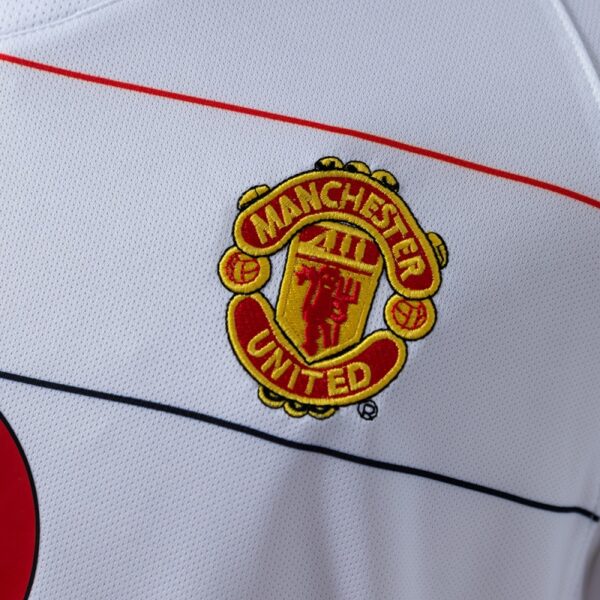 img_6391 Manchester United 2003/04 Away White Retro Jersey