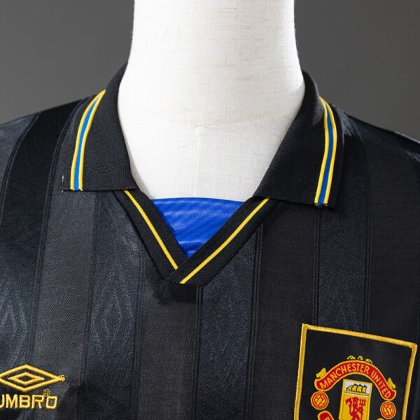 Manchester United 1993/94 Away Long Sleeve Retro Jersey – Classic Black Edition