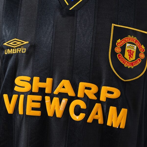 Manchester United 1993/94 Away Long Sleeve Retro Jersey – Classic Black Edition