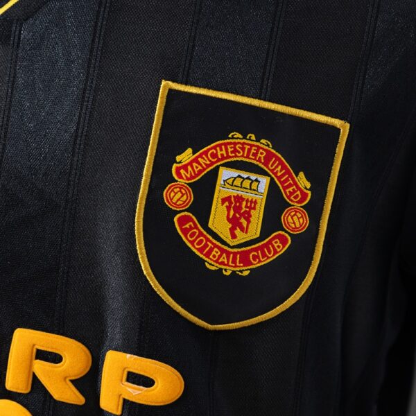 Manchester United 1993/94 Away Long Sleeve Retro Jersey – Classic Black Edition