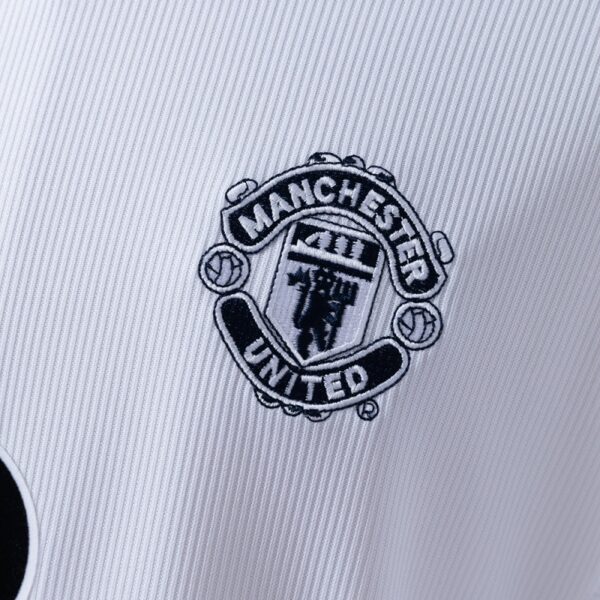 Manchester United 2000/01 Away White Long Sleeve Retro Jersey – Classic Champions Edition