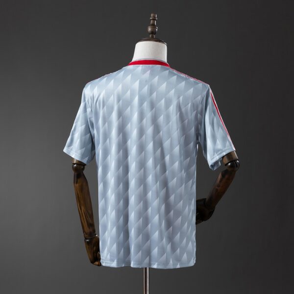 Liverpool 1989/91 Away Retro Jersey – Classic 90s Edition
