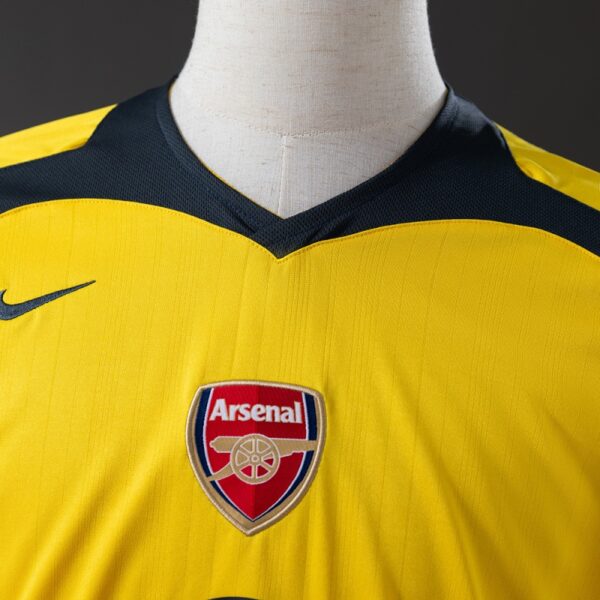 Arsenal F.C. 2005/06 Away Retro Football Shirt