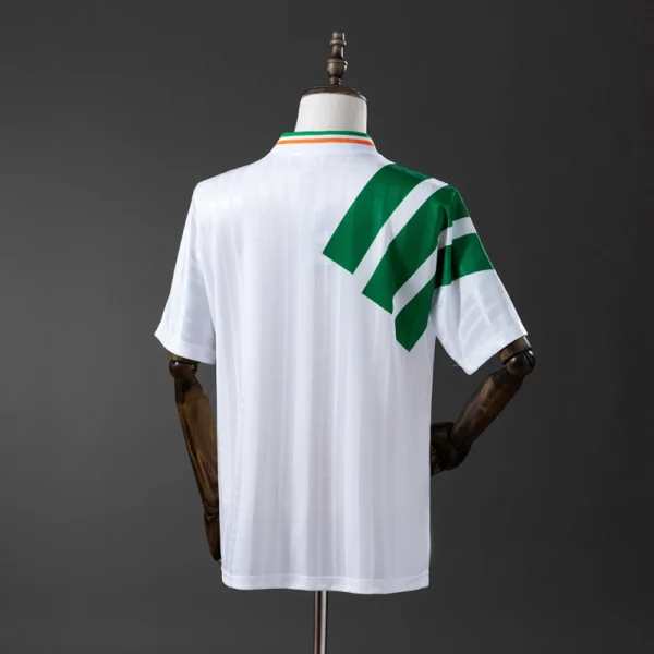resize,m_lfit,h_800,w_800 (1) Ireland Away Retro 1992/1993