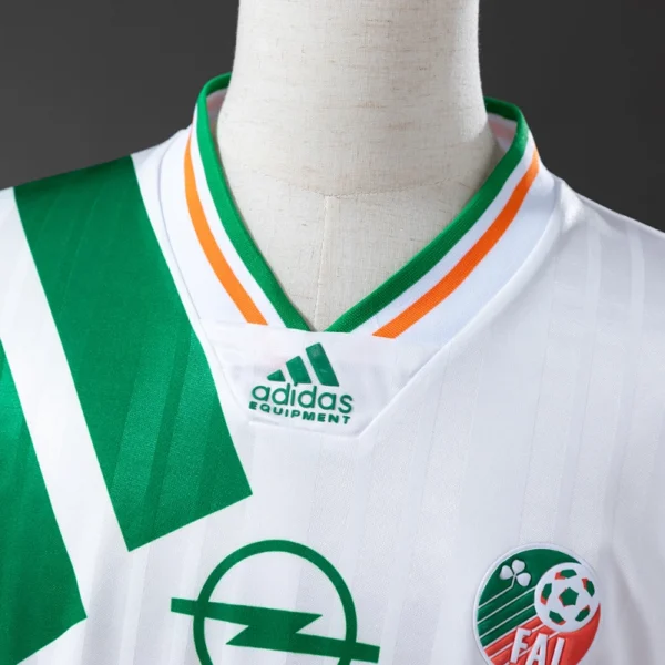 resize,m_lfit,h_800,w_800 (2) Ireland Away Retro 1992/1993