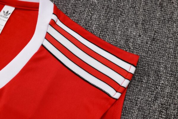 Manchester United 2025/26 Adult Training Vest Red – Official Style Sleeveless Kit