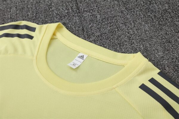 Real Madrid 2025/26 Short Sleeve Training Kit – Adult & Kids – Full Training Set Yellow