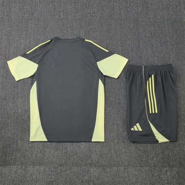 img_1955 Real Madrid 2025/26 Short Sleeve Training Kit – Adult & Kids – Full Training Set