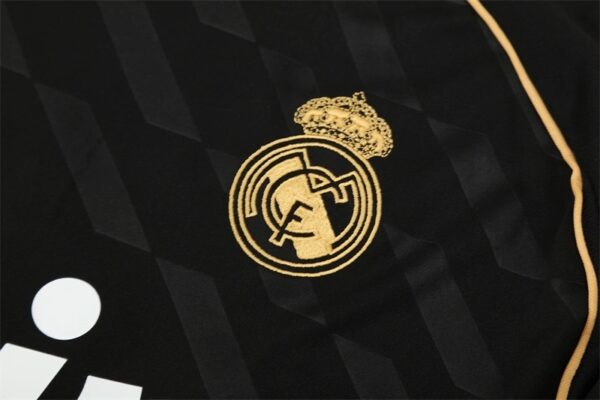 img_2235 Real Madrid Adult Retro Training Tracksuit Top – 2011/12