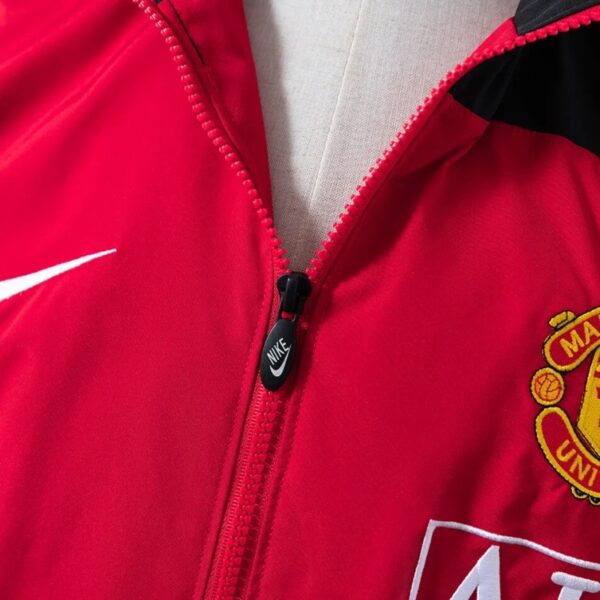 Manchester United 2007/08 Retro Windbreaker Jacket – Classic Champions Edition