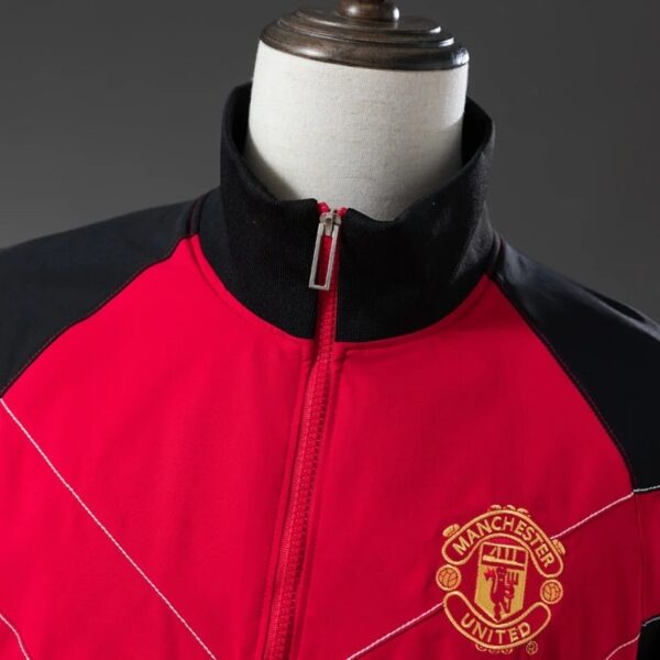 Manchester United 2006/07 RedRetro Windbreaker – Classic Track Jacket Edition