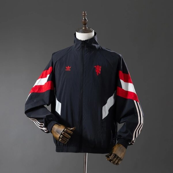 Manchester United Retro Windbreaker Jacket – Classic Vintage Edition