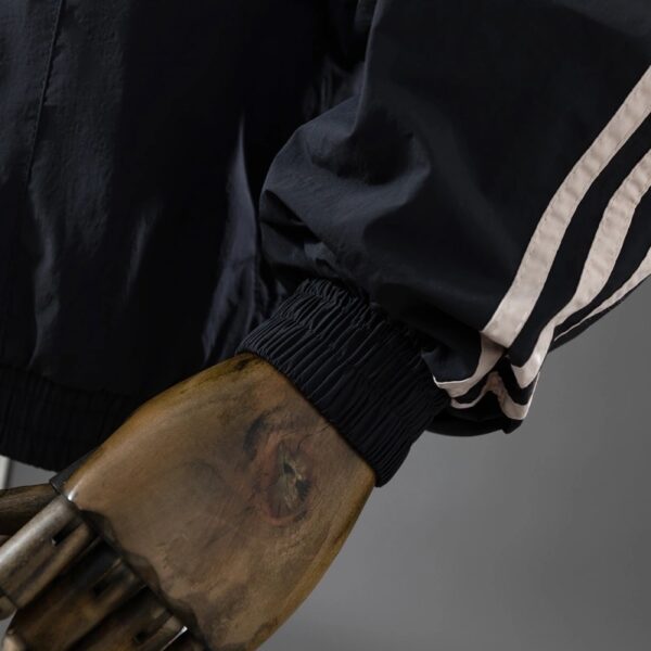 Manchester United Retro Windbreaker Jacket – Classic Vintage Edition