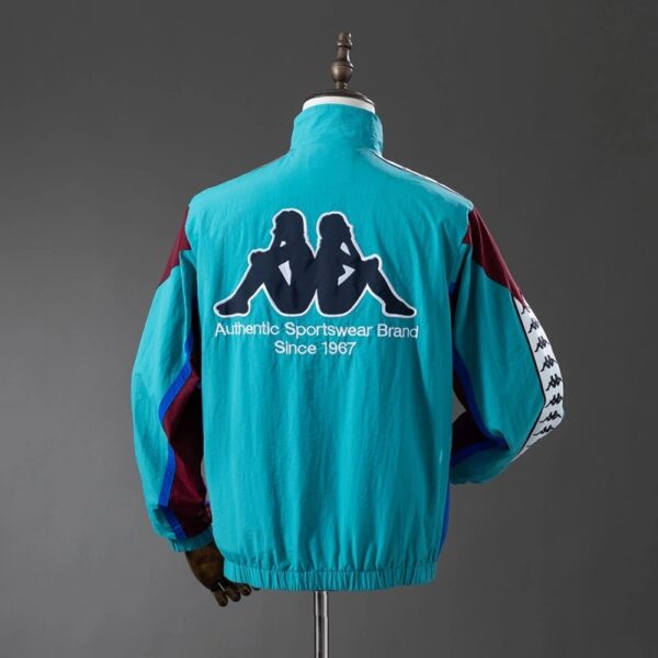 Manchester United Retro Windbreaker Jacket – Classic Vintage Edition