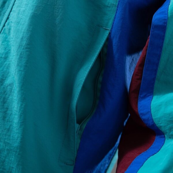 Manchester United Retro Windbreaker Jacket – Classic Vintage Edition