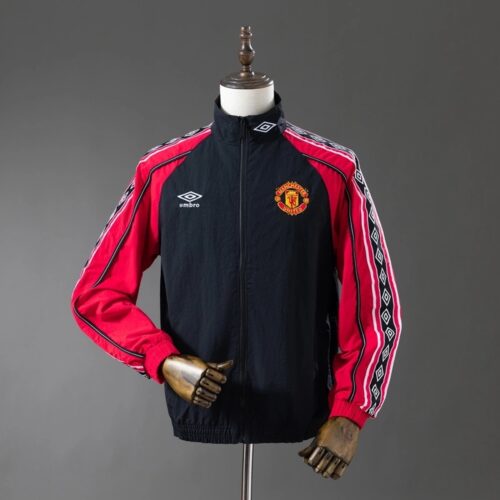 Manchester United Retro Windbreaker Jacket – Classic Vintage Edition