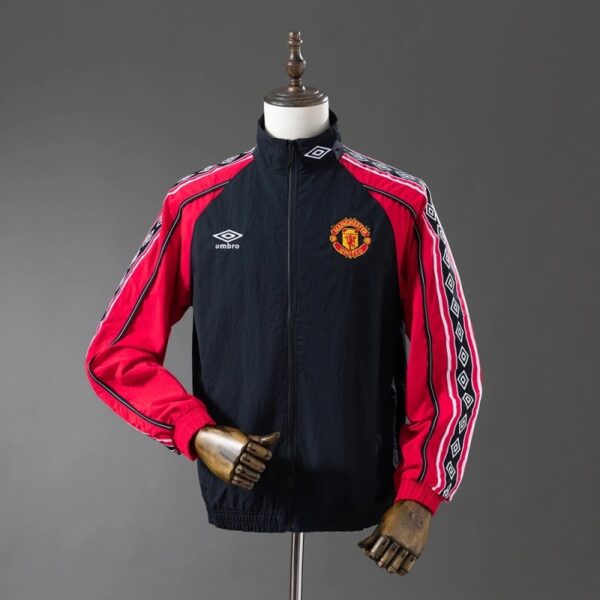Manchester United Retro Windbreaker Jacket – Classic Vintage Edition