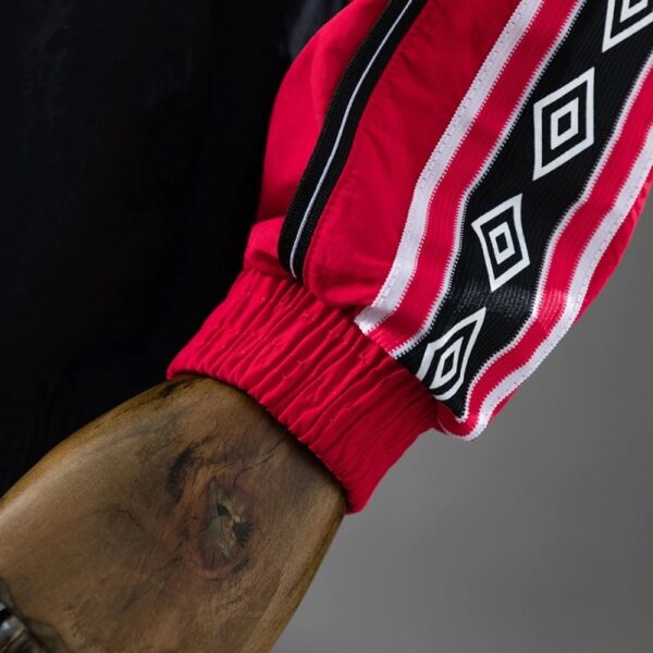 Manchester United Retro Windbreaker Jacket – Classic Vintage Edition