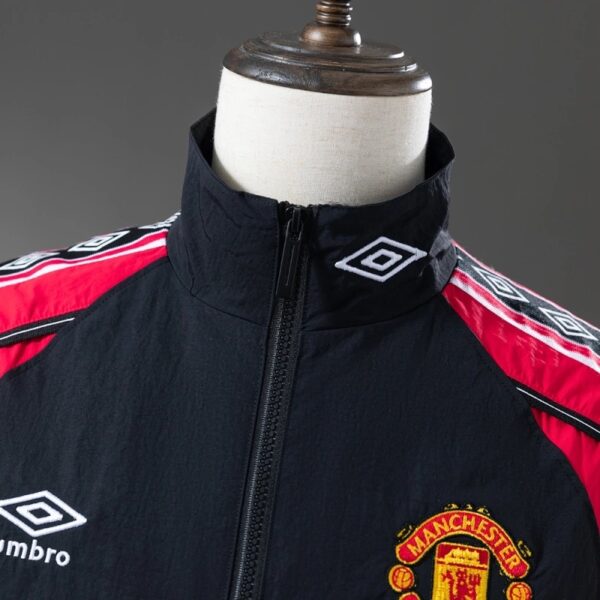 Manchester United Retro Windbreaker Jacket – Classic Vintage Edition