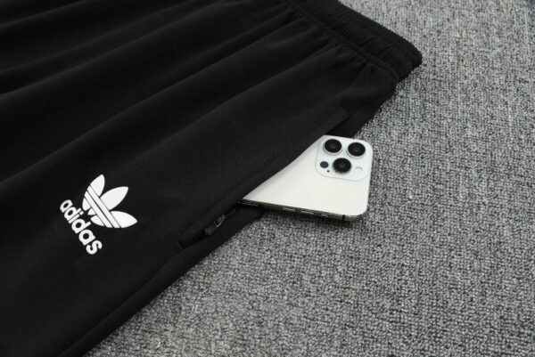 Manchester United 2025/26 Red & Black Long Sleeve Tracksuit – Full Zip Training Set