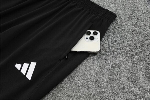 Manchester United 2025/26 Training Tracksuit – Adult & Kids Set