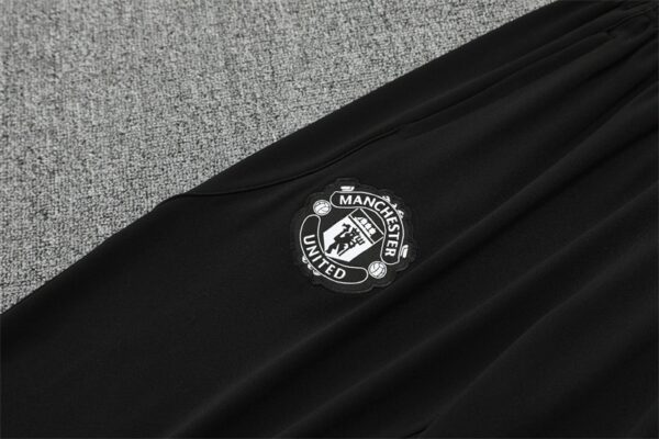 Manchester United 2025/26 Training Tracksuit – Adult & Kids Set