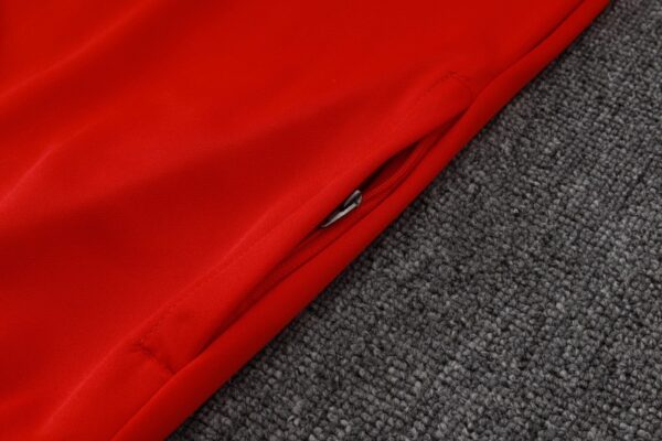 Manchester United 2025/26 Training Tracksuit – Adult & Kids Set