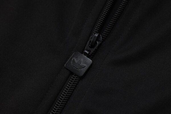 Manchester United 2025/26 Training Tracksuit – Adult & Kids Set