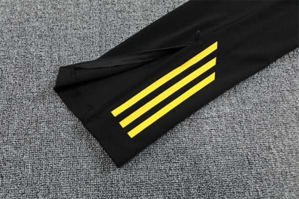 Manchester United 2025/26 Training Tracksuit Black & Yellow 1/4 Zip– Adult & Kids Set