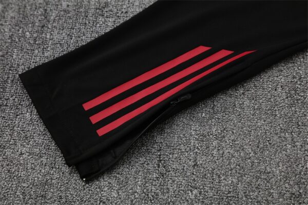 Manchester United 2025/26 Training Tracksuit White & Black 1/4 Zip– Adult & Kids Set