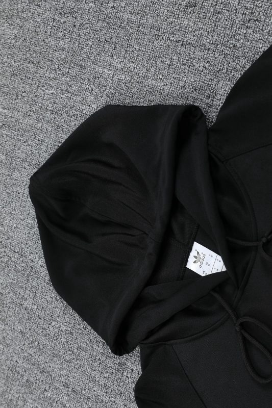 Manchester United 2025/26 Adult Hooded Training Black Tracksuit – Elite Performance Edition