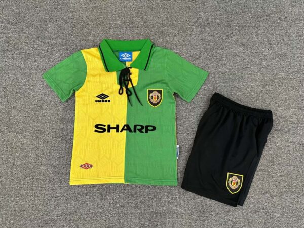 Manchester United 1992/94 Away Kids Kit – Retro Classic Edition