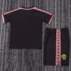 2E4887B4-AD76-CCCD-8770-88ADC8E4492D Manchester United 1998/99 Black Kids Kit – Retro Classic Edition