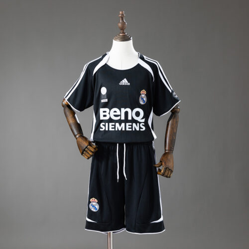 Real Madrid 2006/07 Away Football Kids Kit – Retro Classic Edition