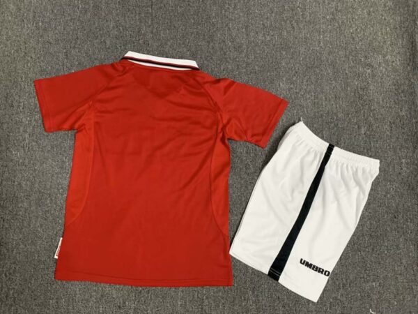 Manchester United 1999/00 Home Kids Kit – Retro Classic Edition