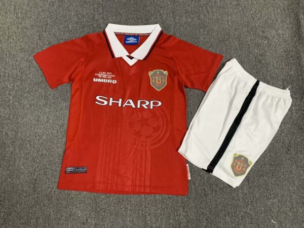 Manchester United 1999/00 Home Kids Kit – Retro Classic Edition