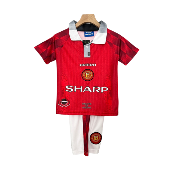 Untitled design (71) Manchester United 1996/97 Home Kids Kit – Retro Classic Edition